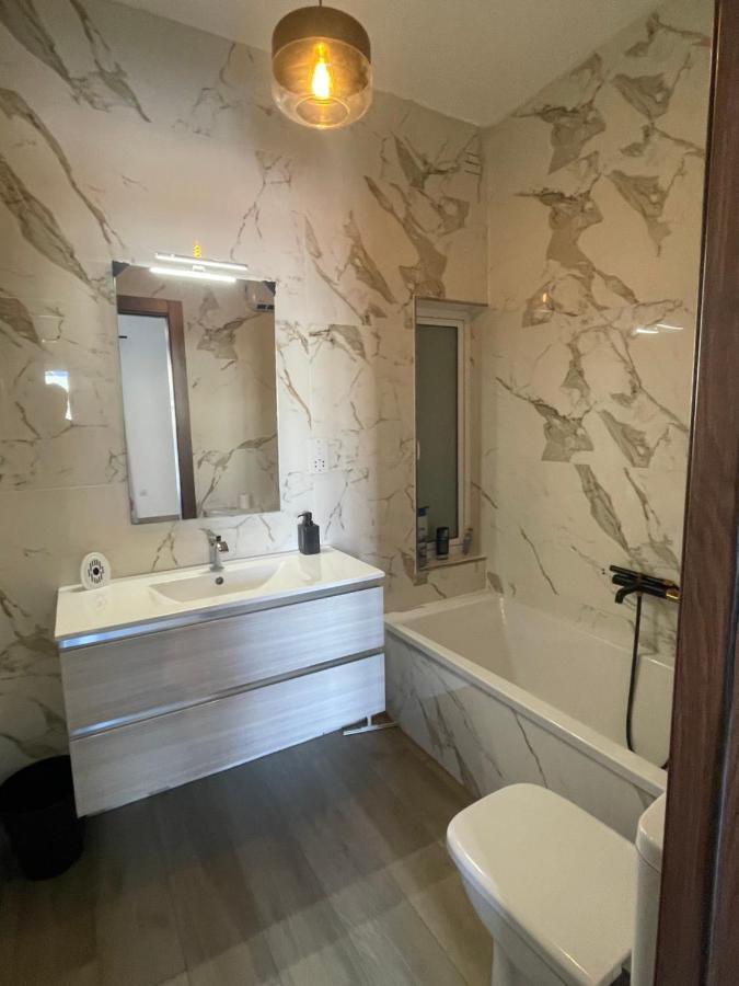 Airport Accommodation Bedroom With Bathroom Self Check In And Self Check Out Air-Condition Included Mqabba Exterior photo